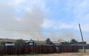 На территории воинской части происходит детонация боеприпасов