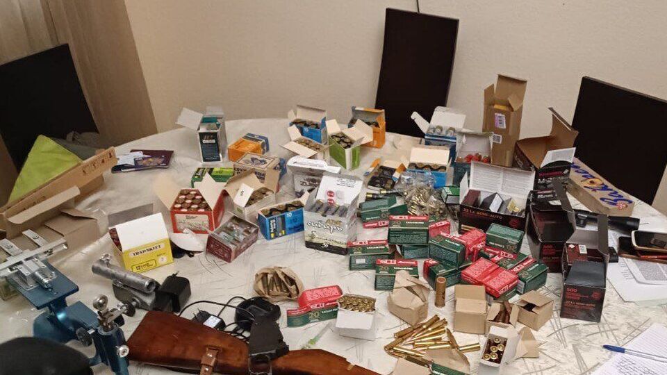 Следком Армении показал, что нашли в ходе обысков