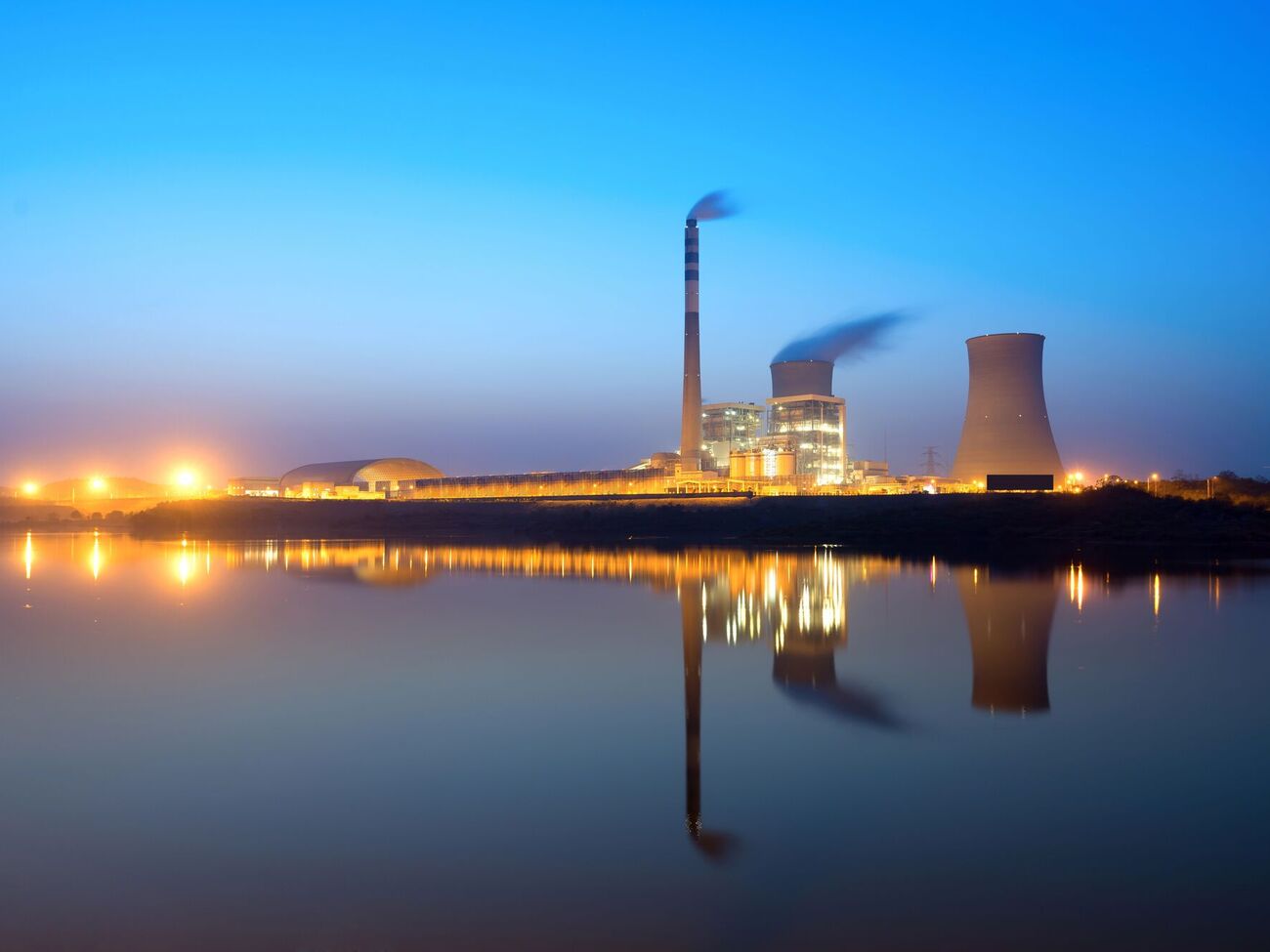 ТЭС получили серьезные разрушения из-за массированных ракетных атак, отметили в ДТЭК