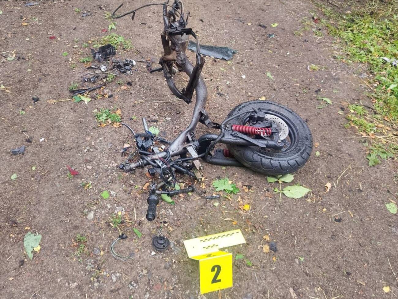 От скутера остались только рама и передняя подвеска