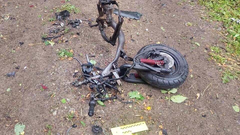 Від скутера залишилися тільки рама й передня підвіска