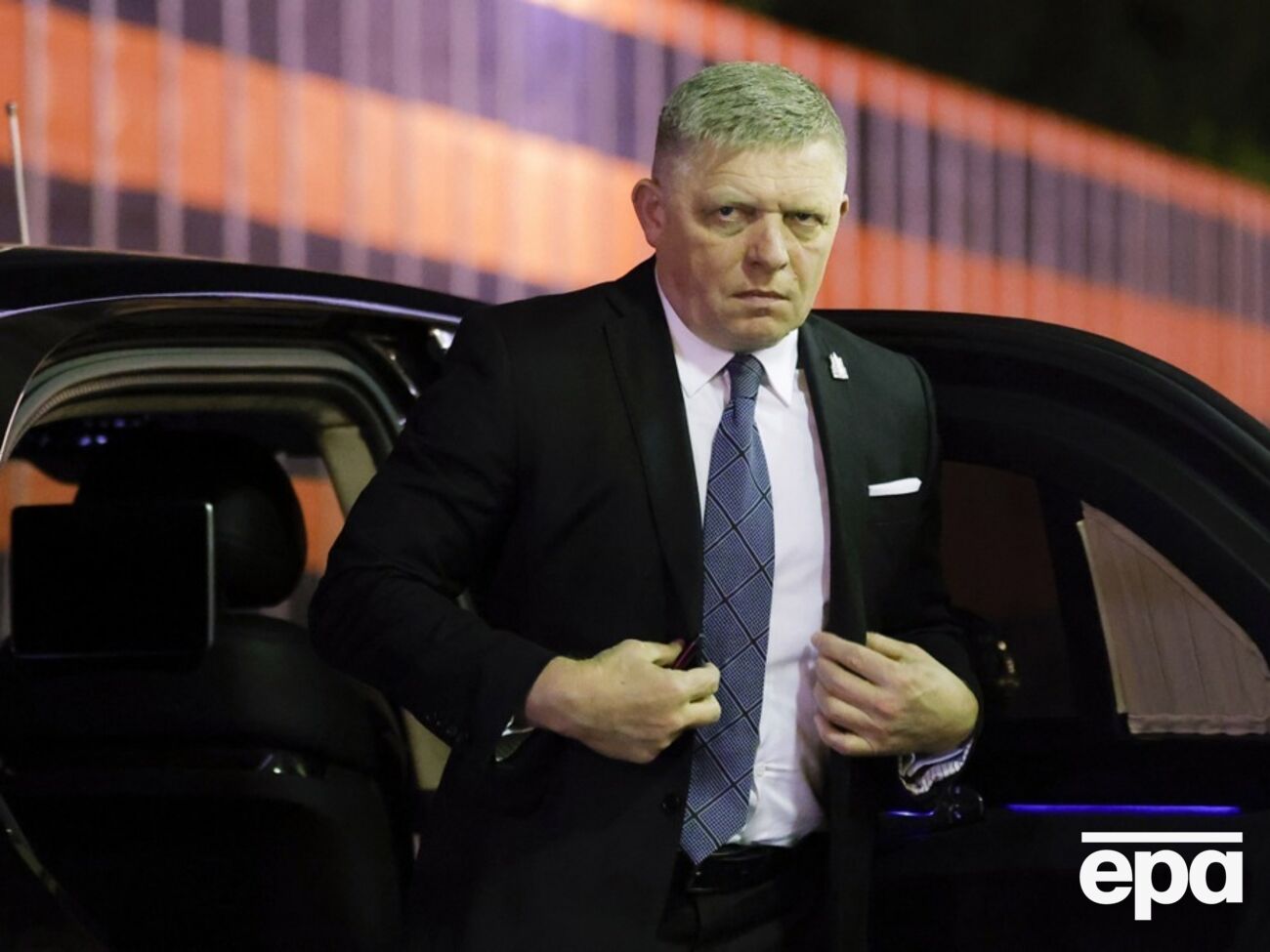 Кроме того, премьер выразил мнение, что Украина, "очевидно, полностью проигрывает в военном плане"