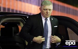 Кроме того, премьер выразил мнение, что Украина, "очевидно, полностью проигрывает в военном плане"