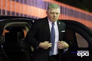 Окрім цього, прем'єр висловив думку, що Україна, "очевидно, повністю програє у воєнному плані"