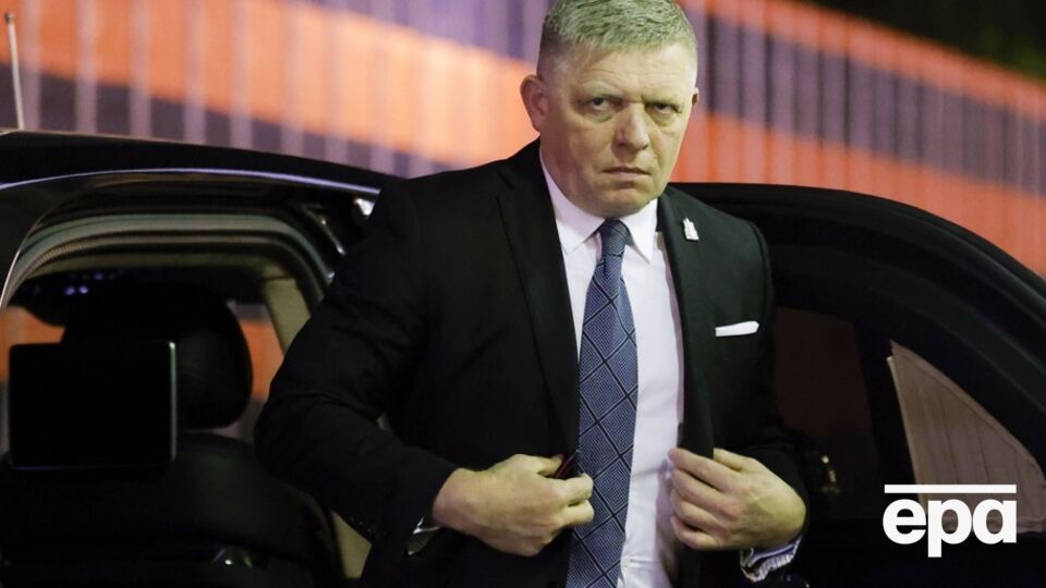 Окрім цього, прем'єр висловив думку, що Україна, "очевидно, повністю програє у воєнному плані"