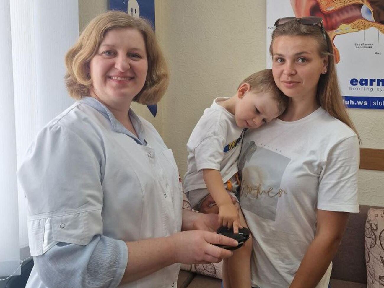 Благодаря аппаратам Евгений будет осознавать источник и направленность звука, ему будет легче ориентироваться и развивать речь, отметила врач