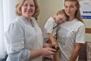 Благодаря аппаратам Евгений будет осознавать источник и направленность звука, ему будет легче ориентироваться и развивать речь, отметила врач