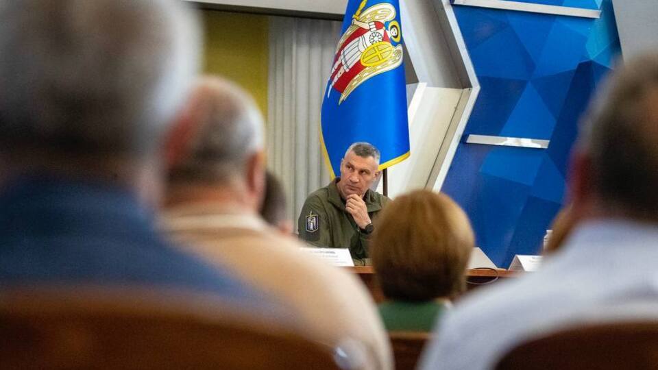 Все должны руководствоваться прежде всего профессиональными обязанностями, подчеркнул Кличко