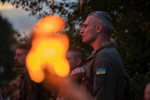 Кличко: Разом із військовими запалили ватру й ушанували молитвою пам'ять загиблих