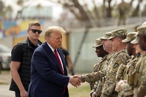 Трамп хоче підвищити зарплати військовим