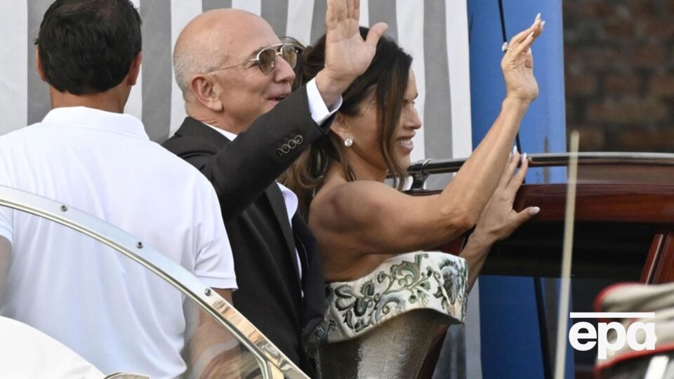 Безос і Санчес оголосили про свій роман шість років тому