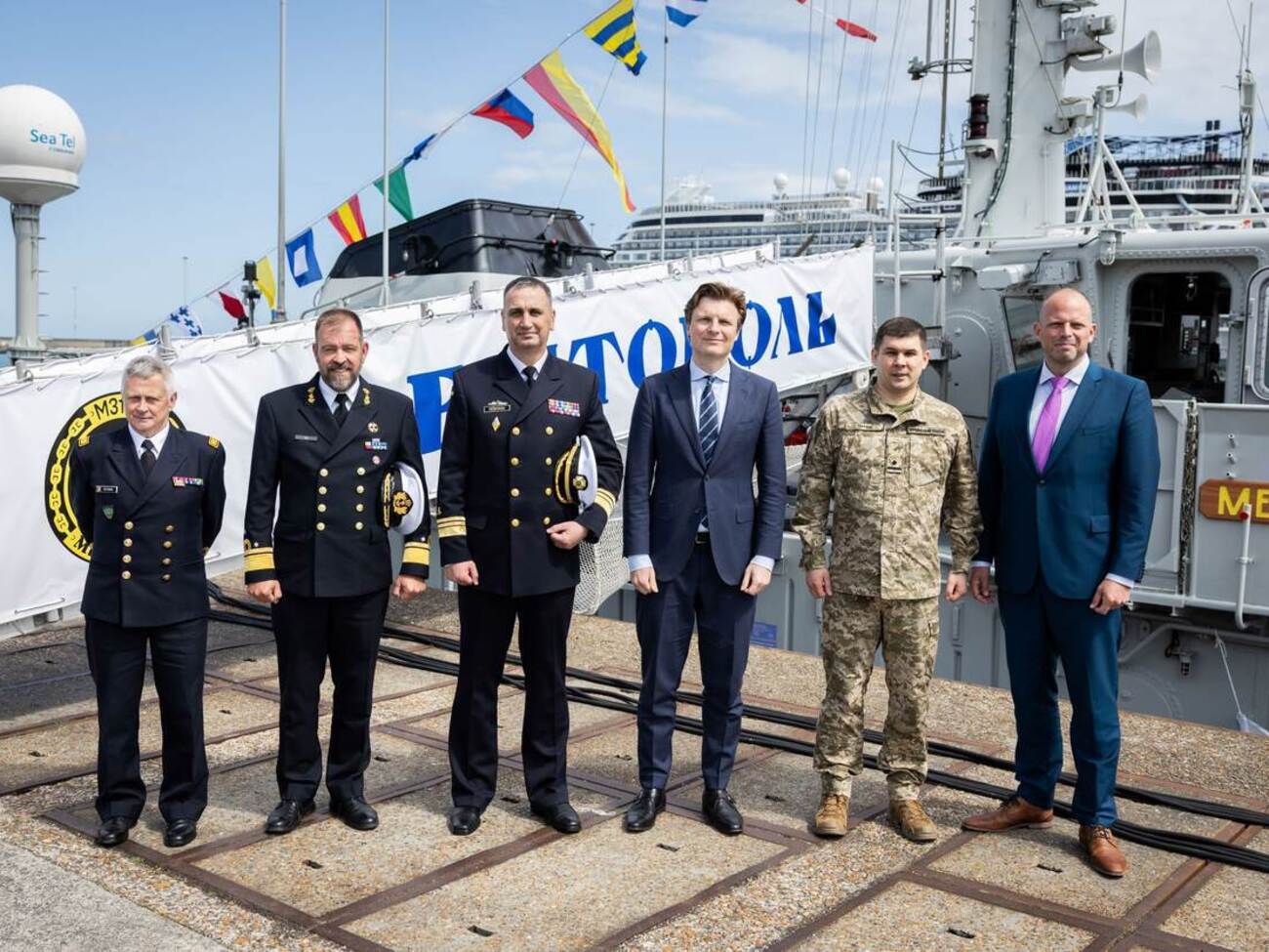 Украине передали два судна