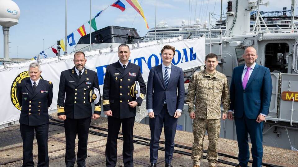 Украине передали два судна