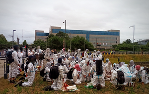 Пропалестинские активисты ворвались в офис компании в Бельгии и повредили технику