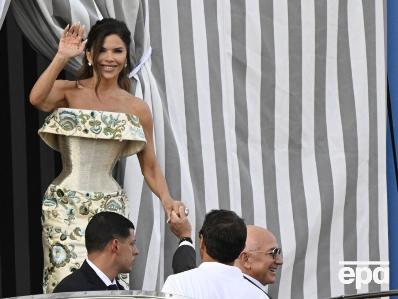 Санчес объявила о романе с Безосом в 2019 году