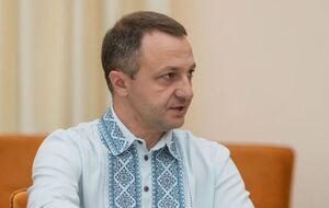 По словам Кременя, он указывал на недостатки в проведении государственной языковой политики, а его предложения считались "неудобными"