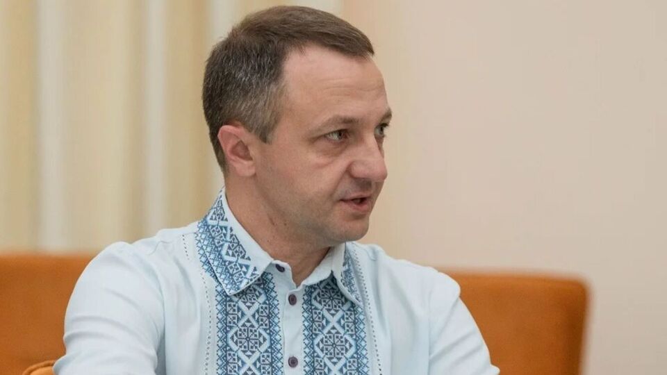 По словам Кременя, он указывал на недостатки в проведении государственной языковой политики, а его предложения считались "неудобными"