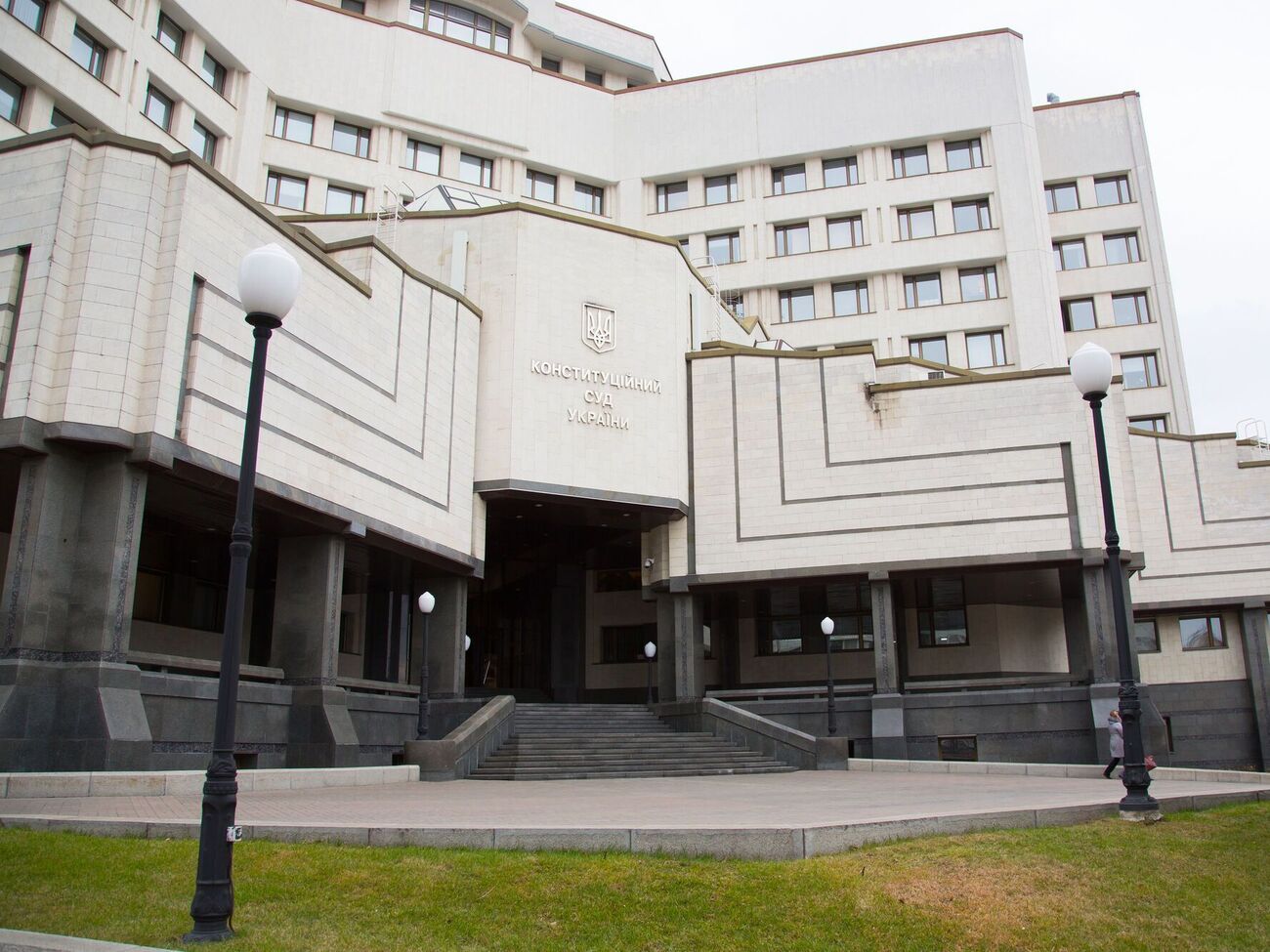 Для кворума требуется не менее 12 судей