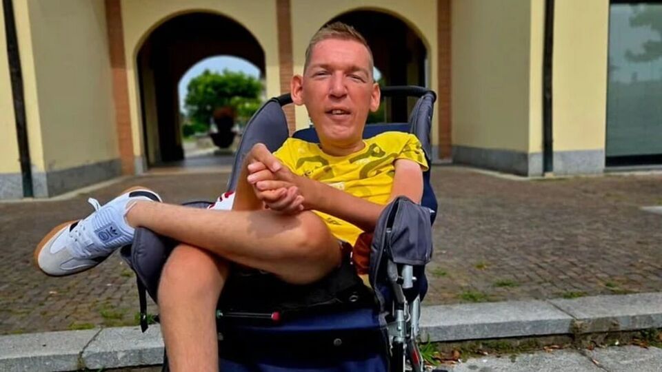 Отмечают, что в конце концов на место отправили следственно-оперативную группу, которая и достала друга Гусакова