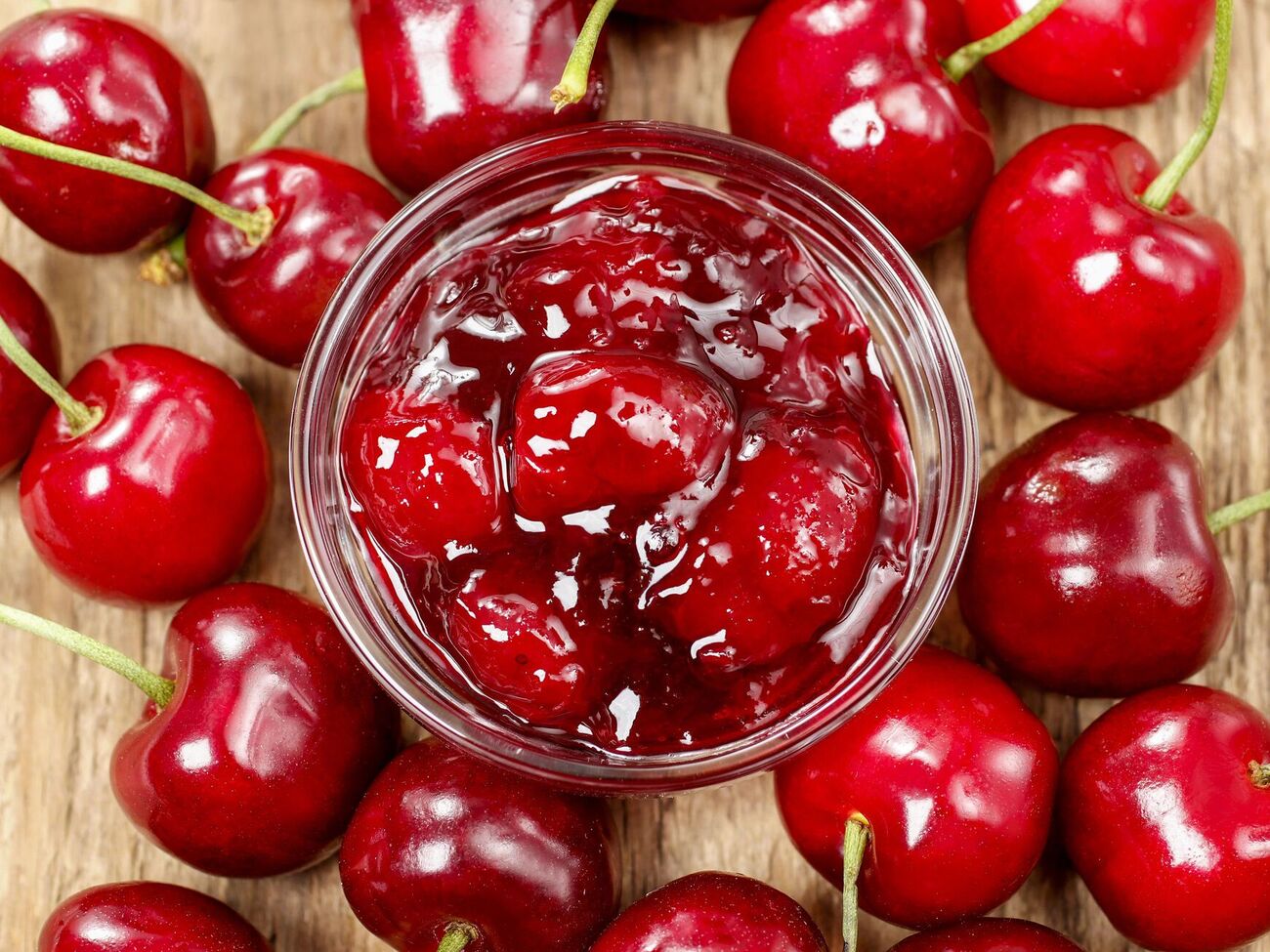 На 700 г черешни понадобится 400 г сахара