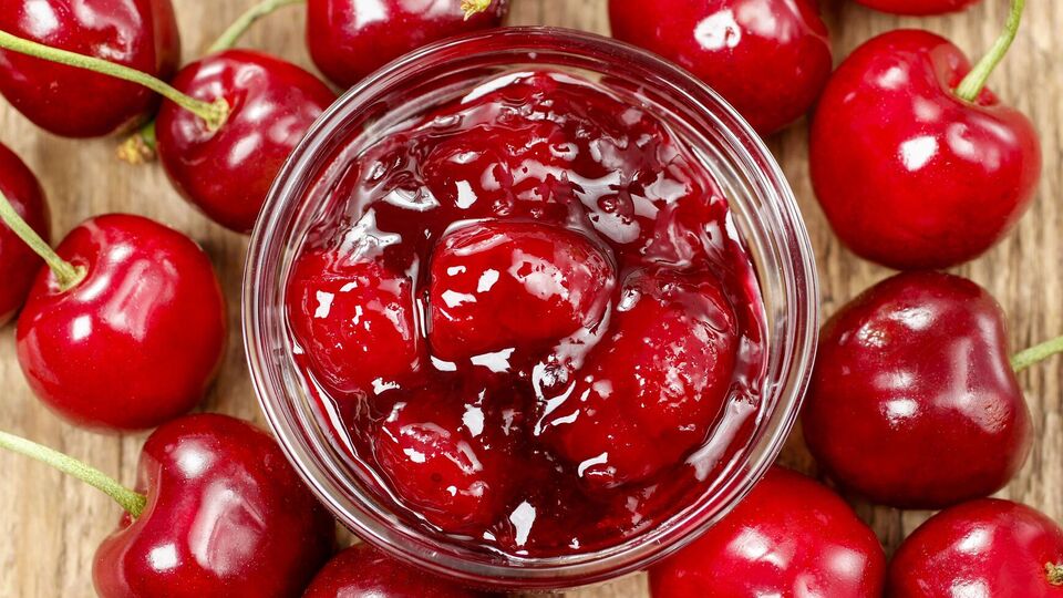 На 700 г черешні знадобиться 400 г цукру