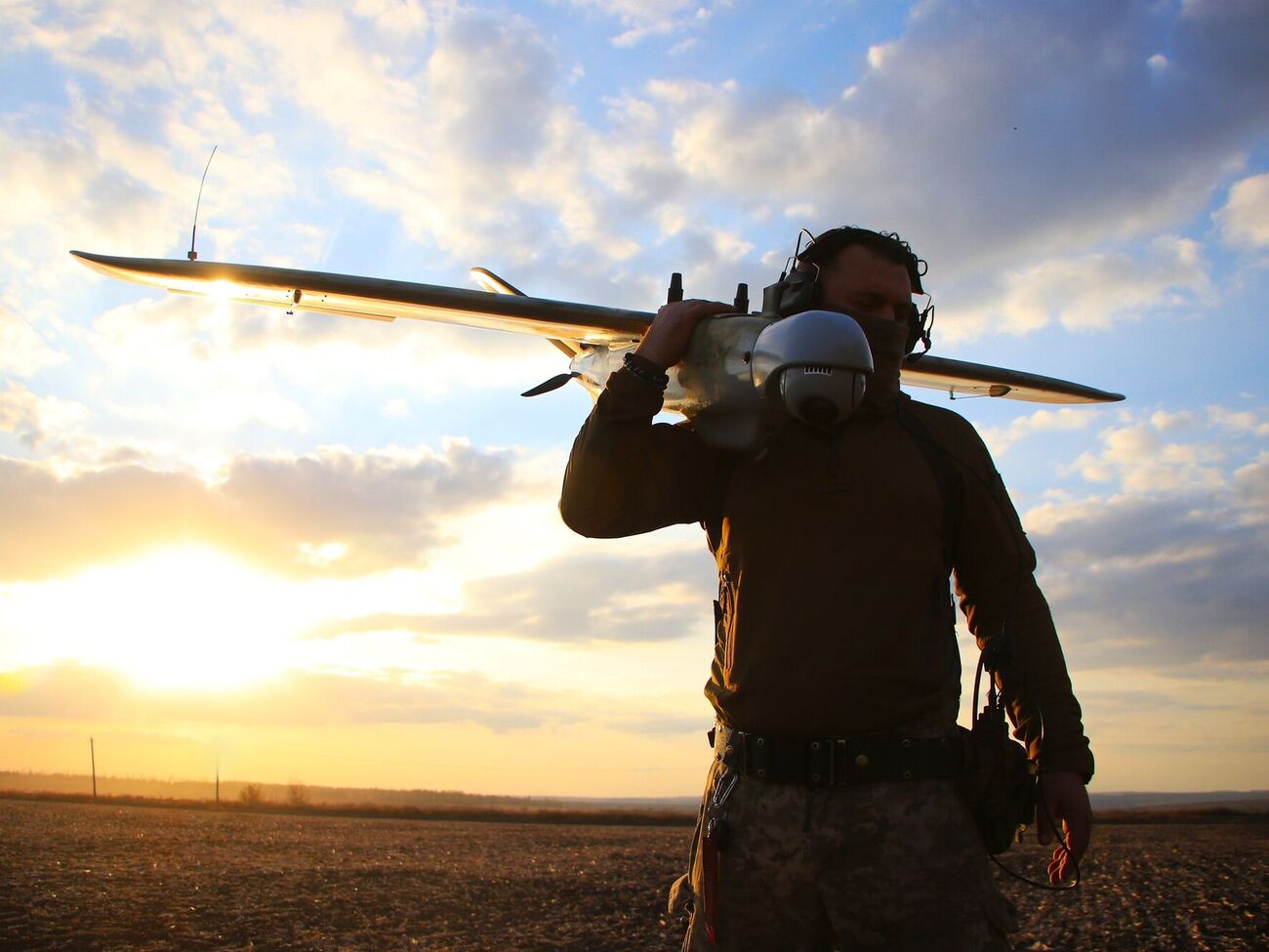 На світовому рівні звучать заклики до заборони або регулювання автономної зброї, аналогічно до заборони протипіхотних мін