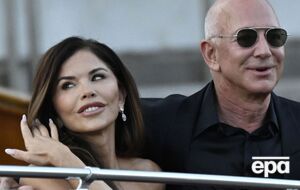 СМИ сообщили, что на самом деле Безос и Санчес официально зарегистрировали свой брак еще в мае в США