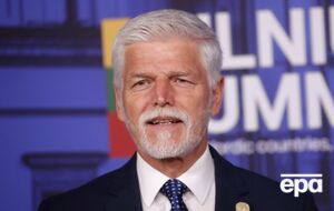 Президент Чехії прийшов на виступ AC/DC у футболці з назвою гурту