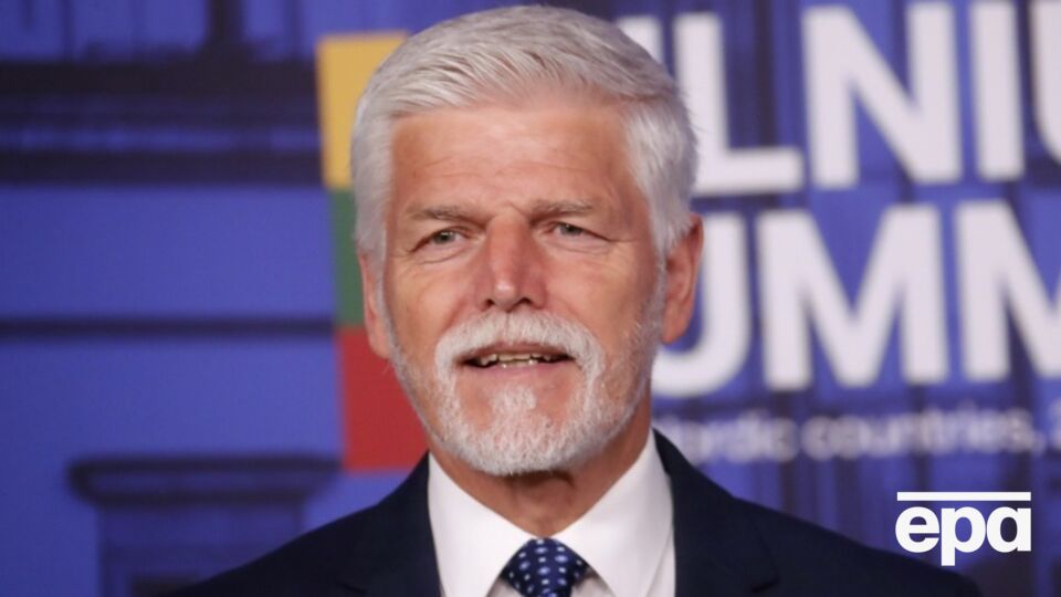 Президент Чехії прийшов на виступ AC/DC у футболці з назвою гурту