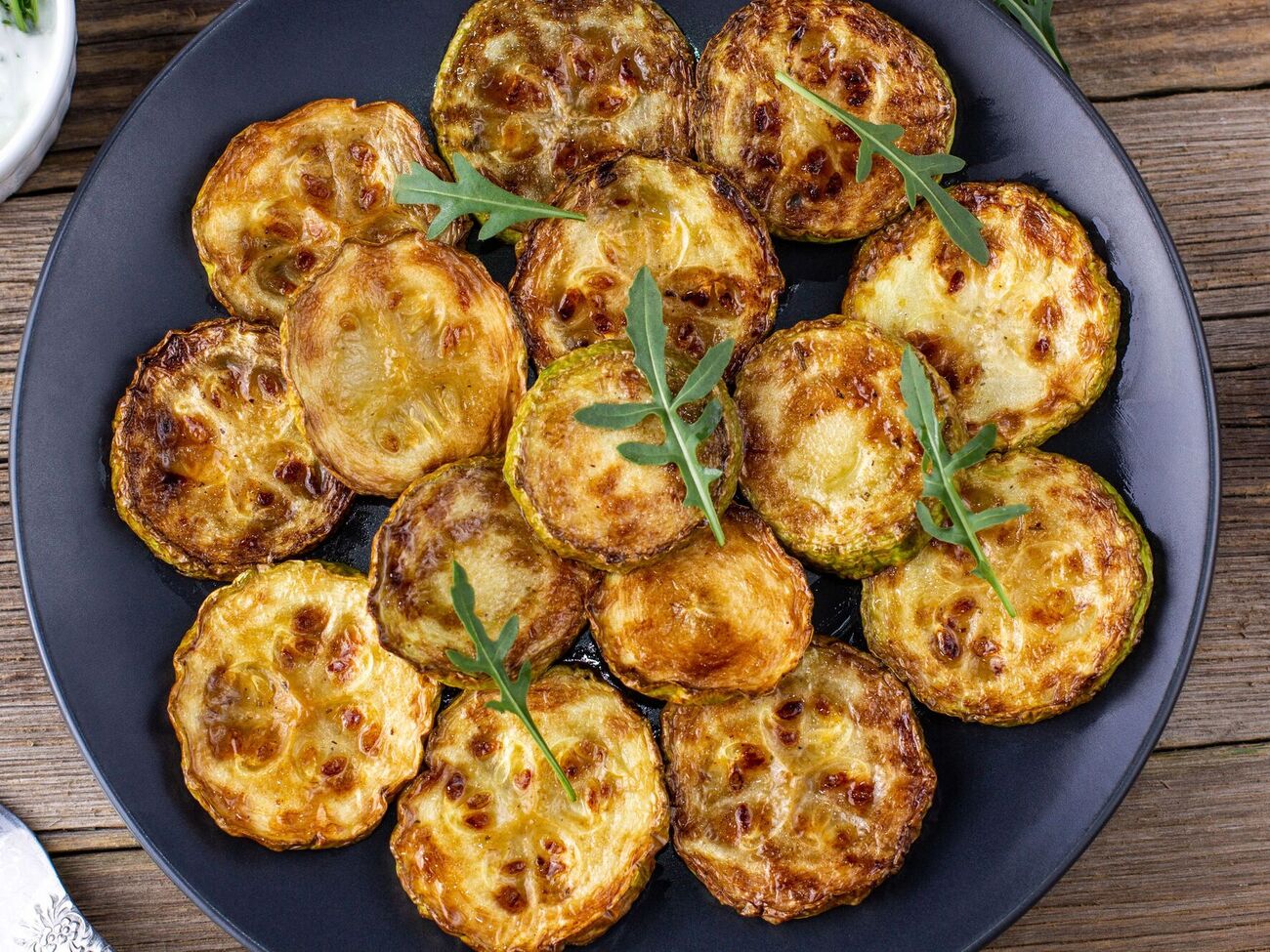 Подавать эти кабачки Клопотенко рекомендует с йогуртом без сахара