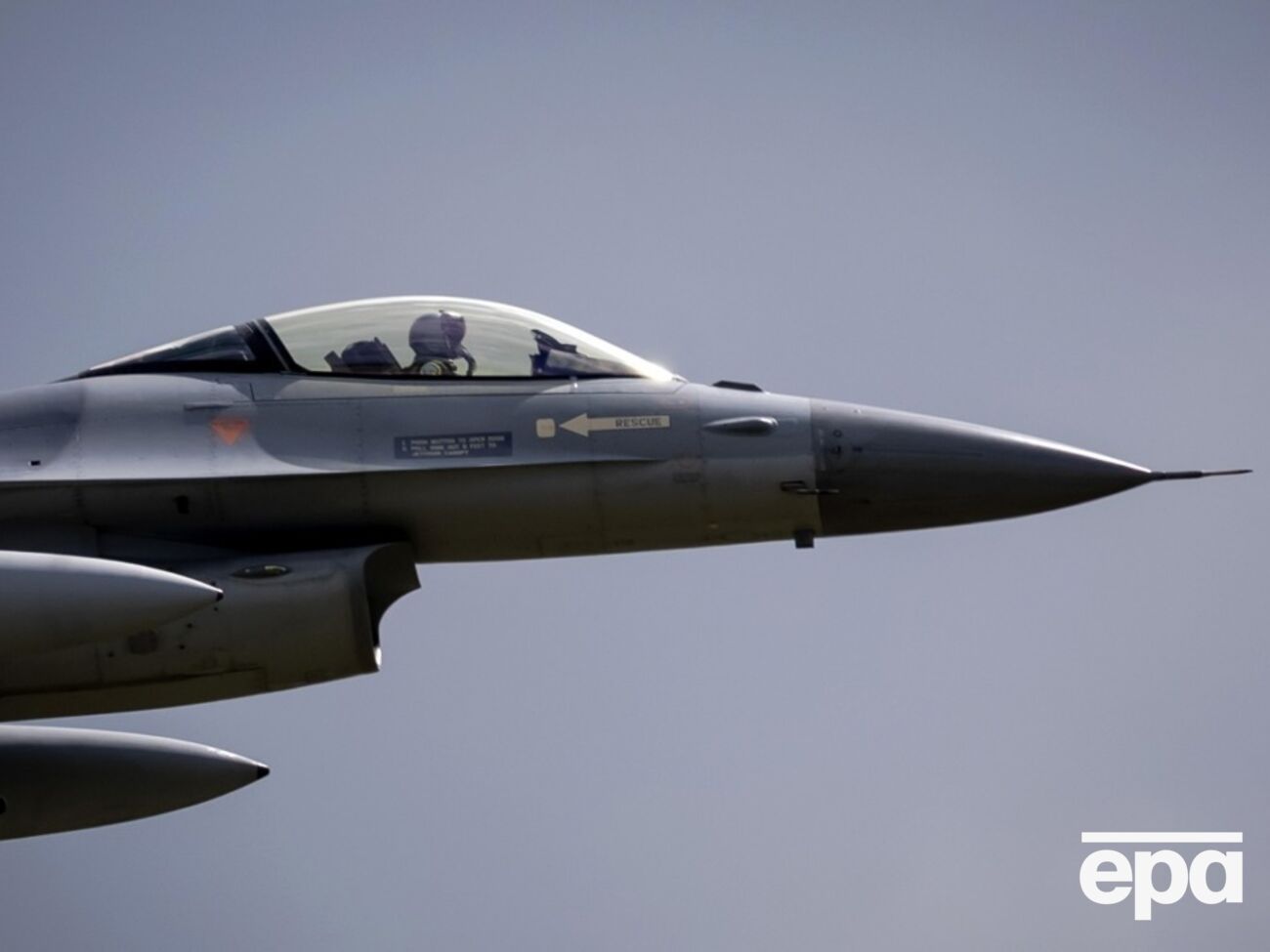 Пилот отвел поврежденный самолет от населенного пункта, но катапультироваться не успел