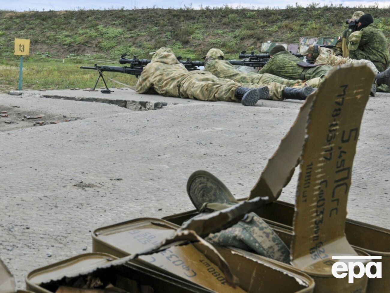 Однією з причин поразки, яку називає видання, є низький рівень підготовки російських штурмовиків
