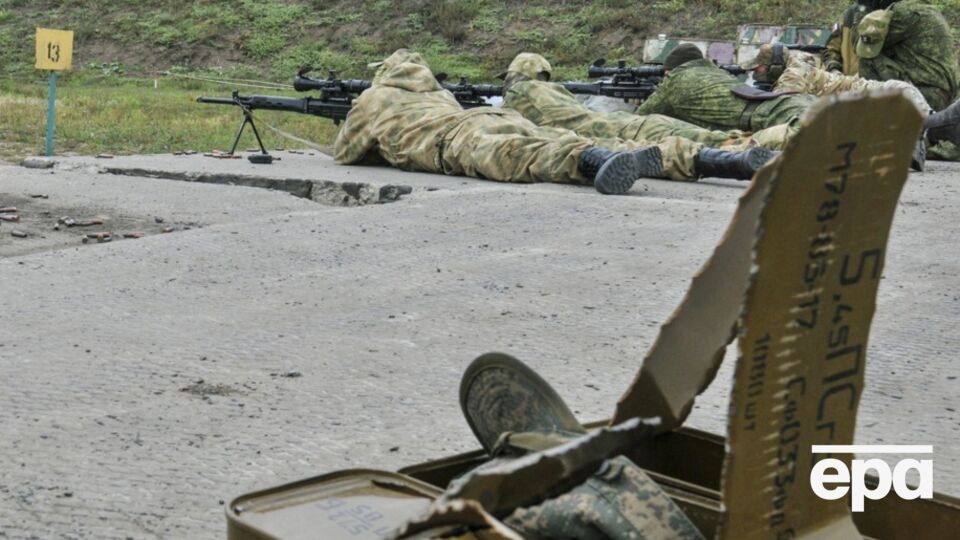 Однією з причин поразки, яку називає видання, є низький рівень підготовки російських штурмовиків