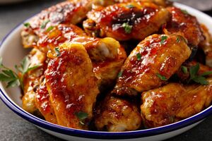 Крильця найкраще подавати з овочами-гриль