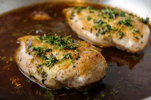 К филе добавляют различные специи