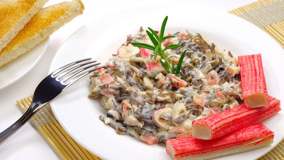 Салат перед подачей должен настояться