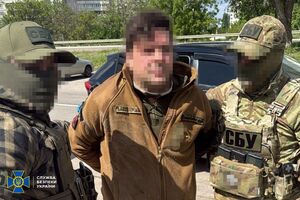 По данным следствия, фигурант по собственной инициативе вышел на российскую спецслужбу через своих родственников – бывших российских военных