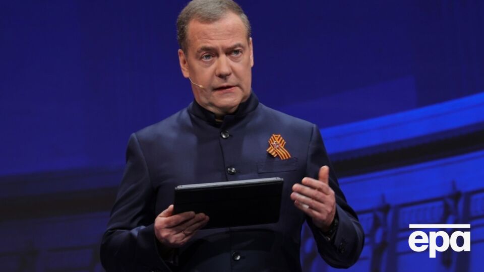 Медведев заявил, что переговоры в Стамбуле нужны "не для компромиссного мира"