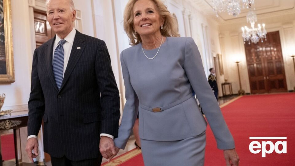 Джилл Байден была одной из главных сторонниц решения ее мужа баллотироваться на второй срок, утверждают журналисты