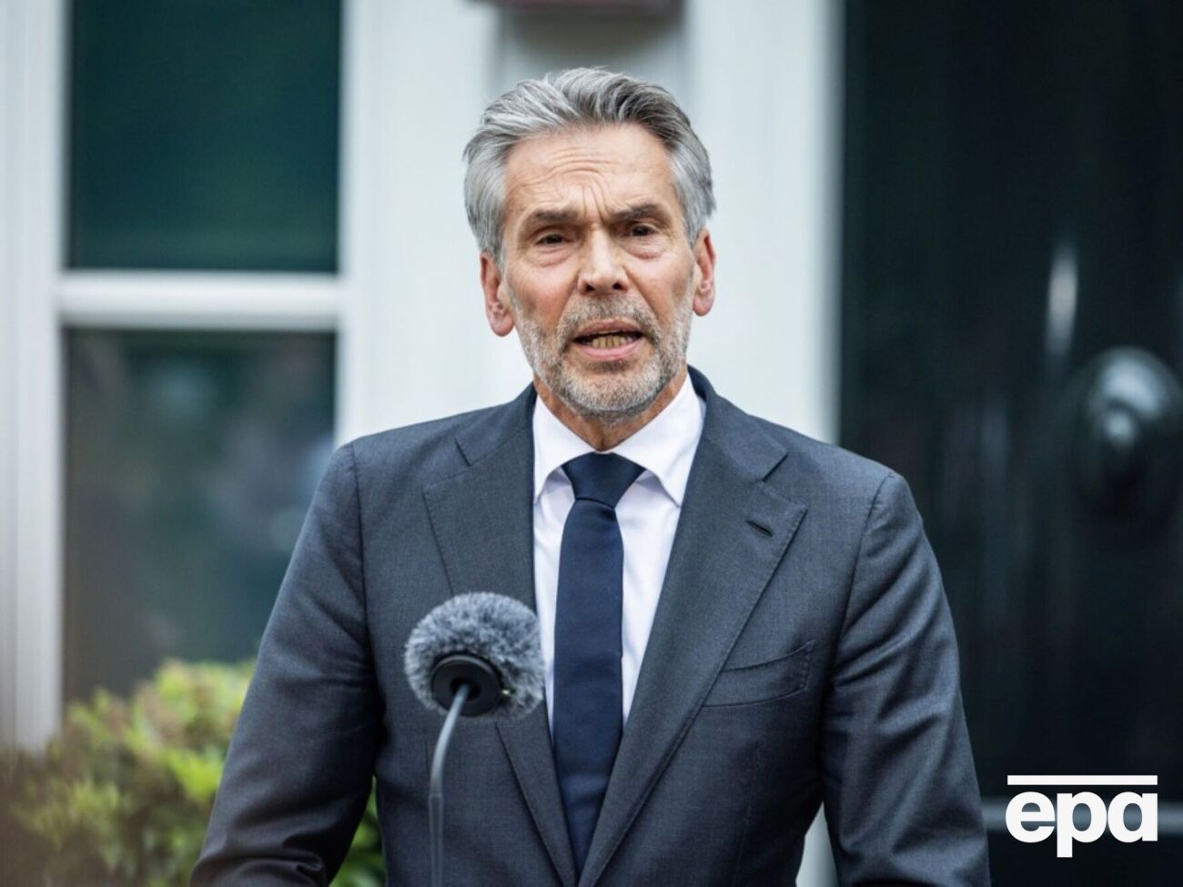 Схооф останется и.о. премьер-министра страны