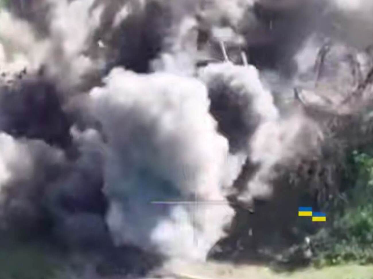 Воїни ЗСУ показали на відео роботу своїх штурмовиків по ворожому об'єкту