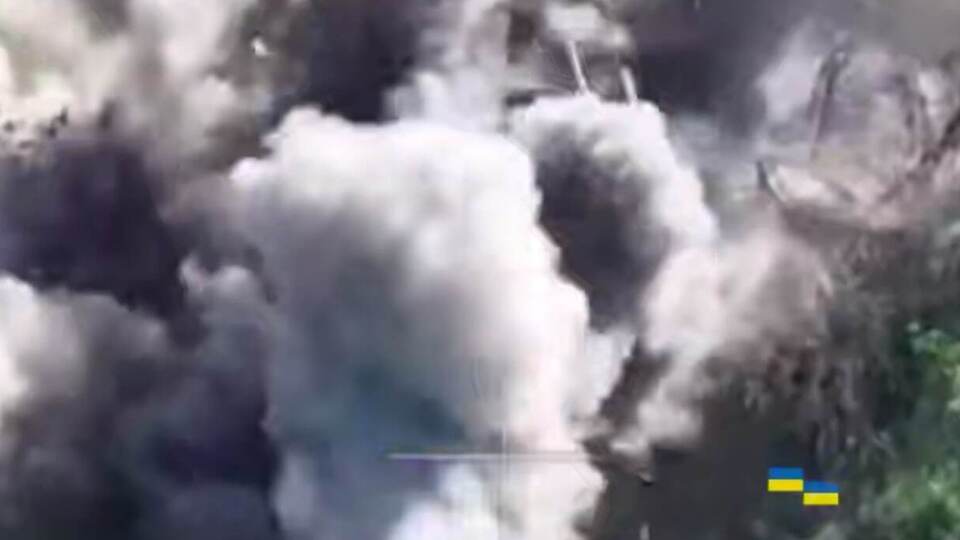 Воїни ЗСУ показали на відео роботу своїх штурмовиків по ворожому об'єкту