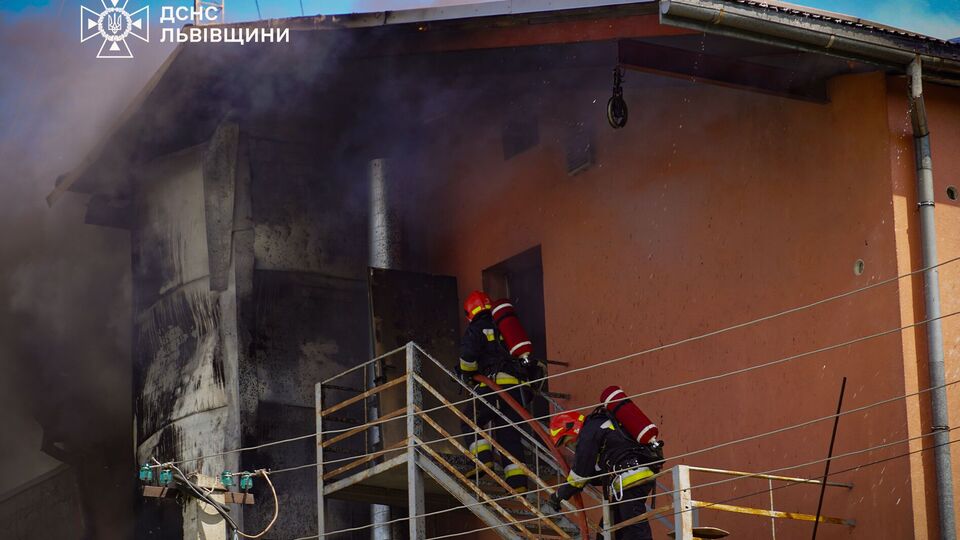 У ліквідації вогню брало участь кілька сотень рятувальників