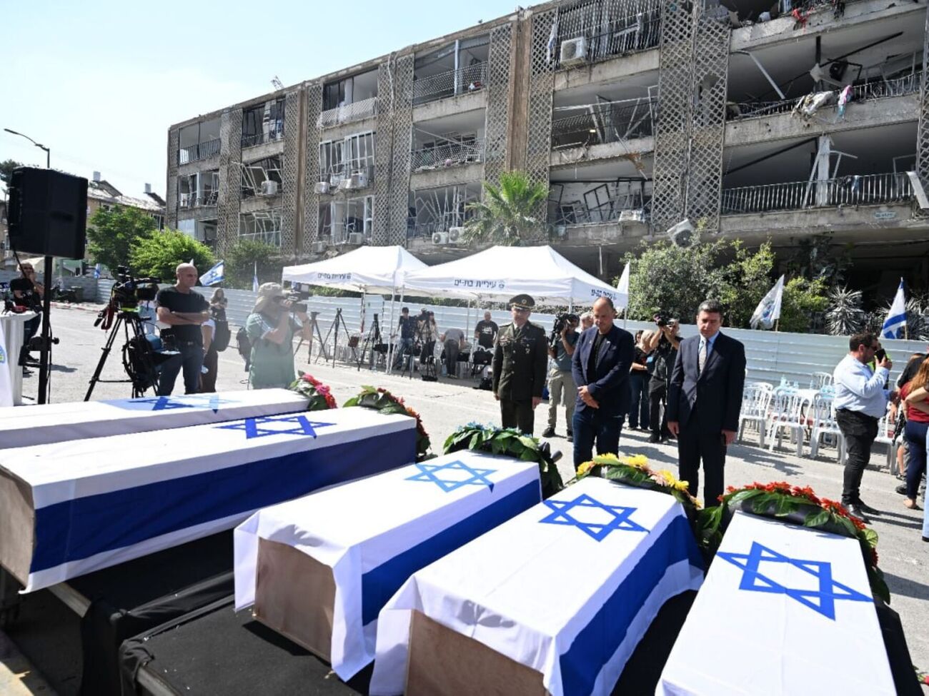 Церемония прощания прошла на месте удара Ирана