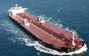 Поврежденное судно Vilamoura буксируется в Грецию