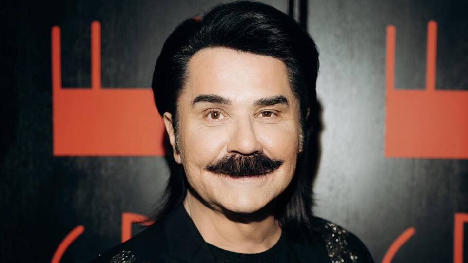 Певец живет в частном доме примерно в 20 км от Киева