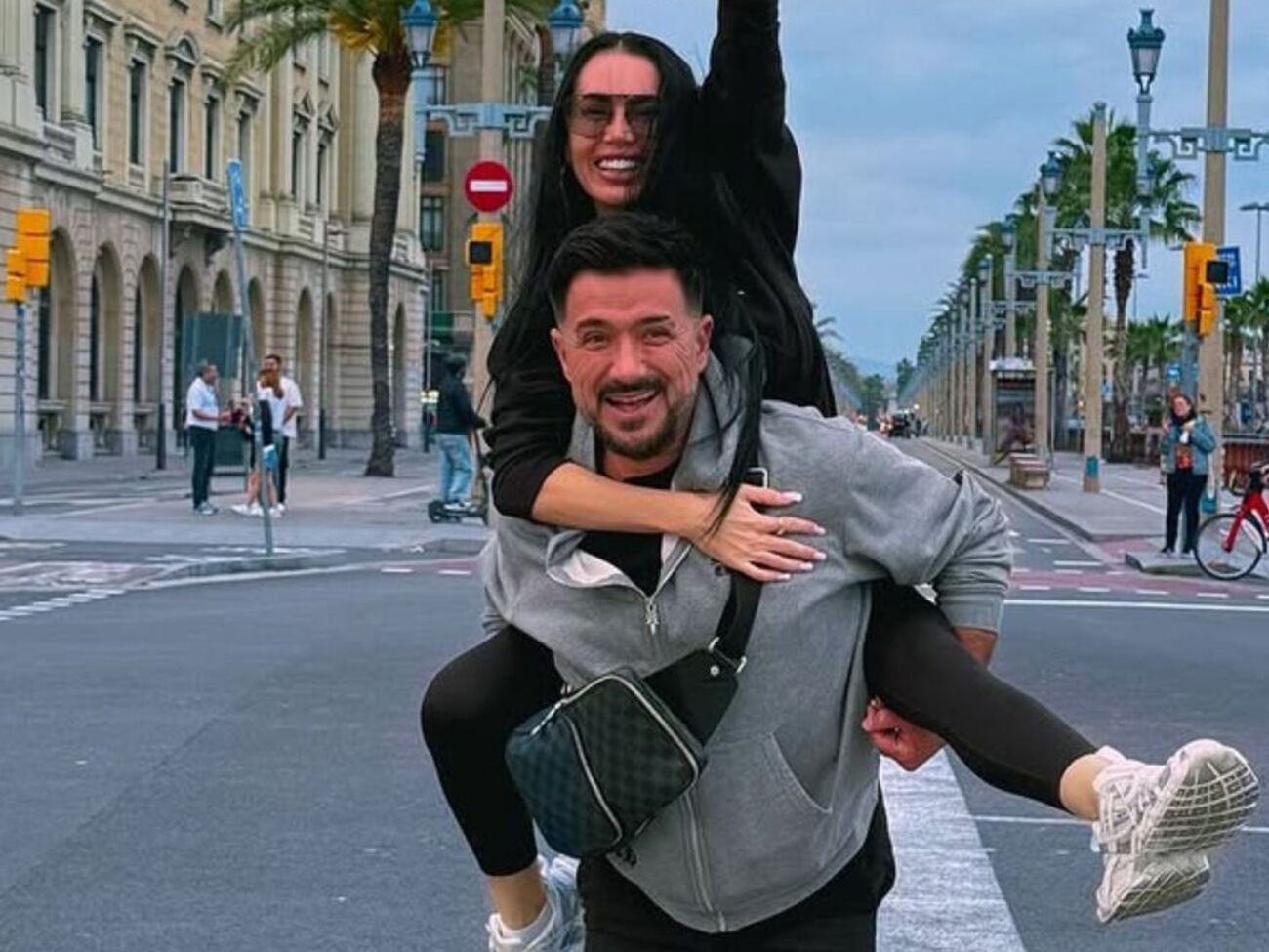 Про роман з Оверковською Налчаджіоглу повідомив 10 квітня 2025 року