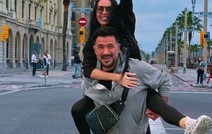 Про роман з Оверковською Налчаджіоглу повідомив 10 квітня 2025 року