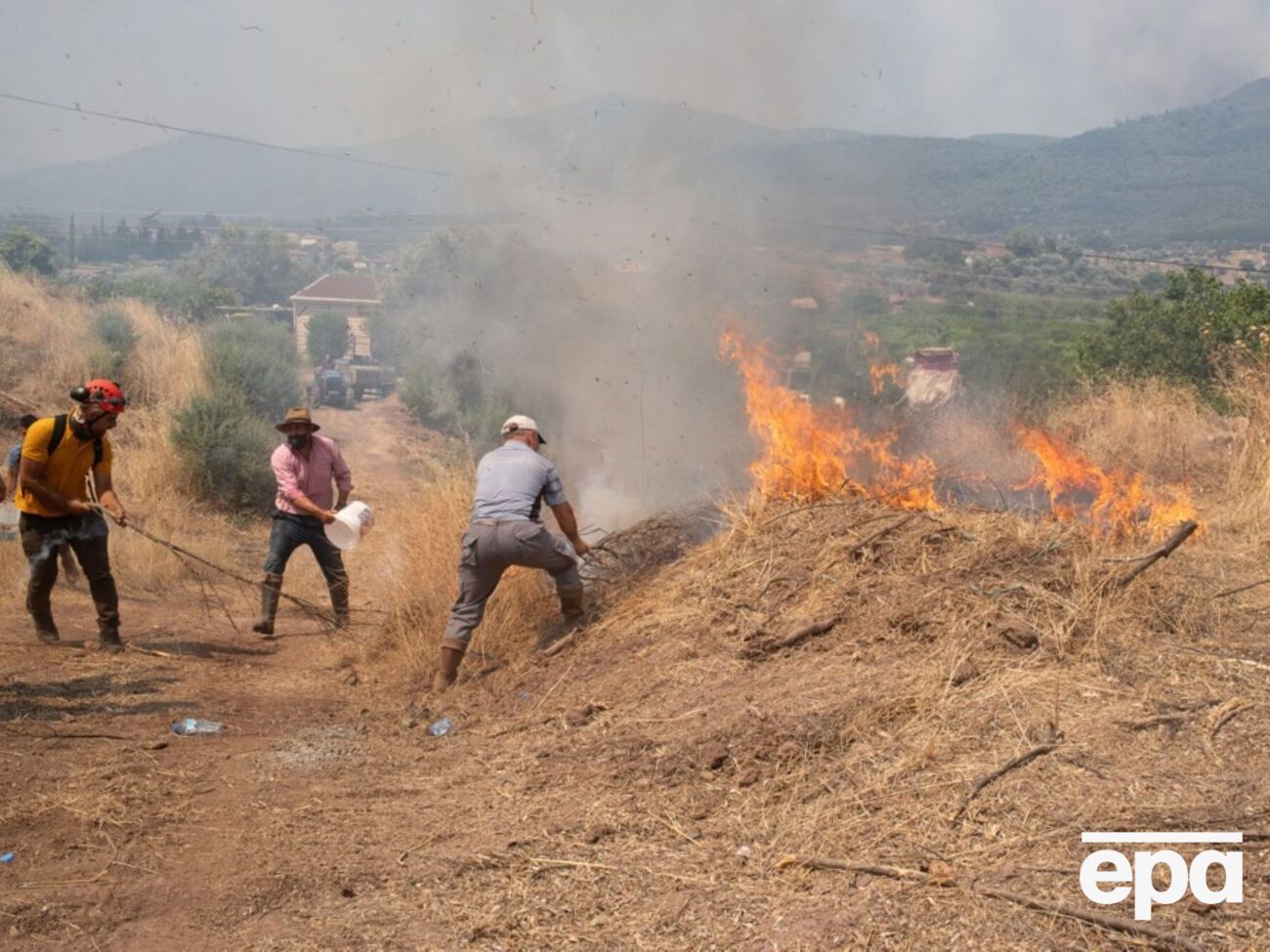 За три дня спасатели потушили 263 пожара