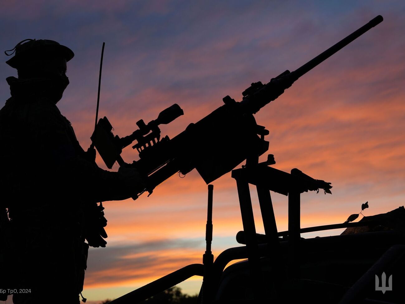 Через висоту польоту дронів мобільні вогневі групи не завжди можуть дістати їх. Також на радарах не завжди можна відзрізнити справжній Shahed від імітатора